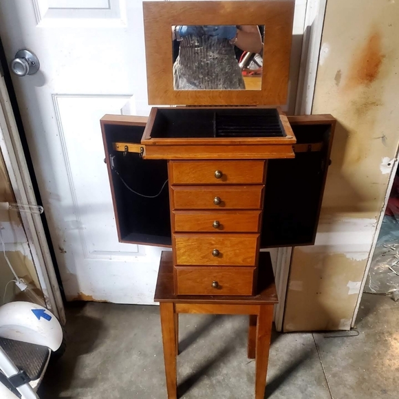 ANTIQUE THOMASVILLE FRENCH PROVENCIAL 9 drawer dresser - Picture 14 of 16